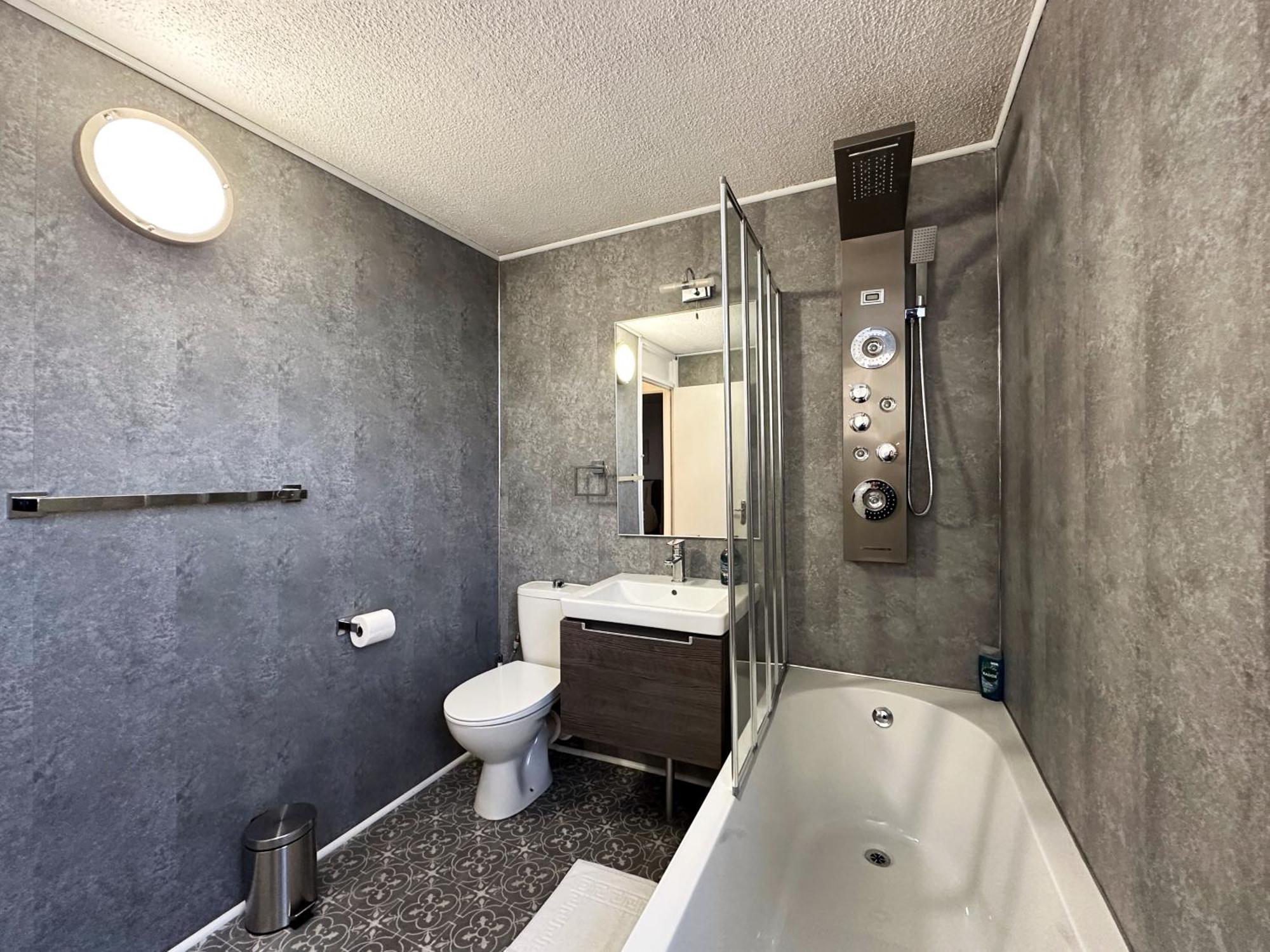Aria's Place In Chelsea - 2 King Size Bed, 1 Double Bed Appartamento