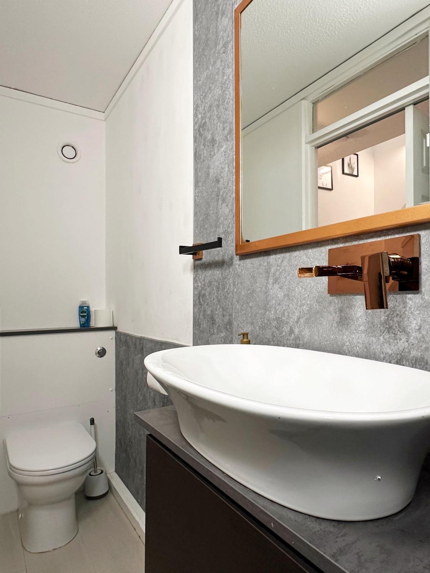 Aria's Place In Chelsea - 2 King Size Bed, 1 Double Bed Appartamento Londra