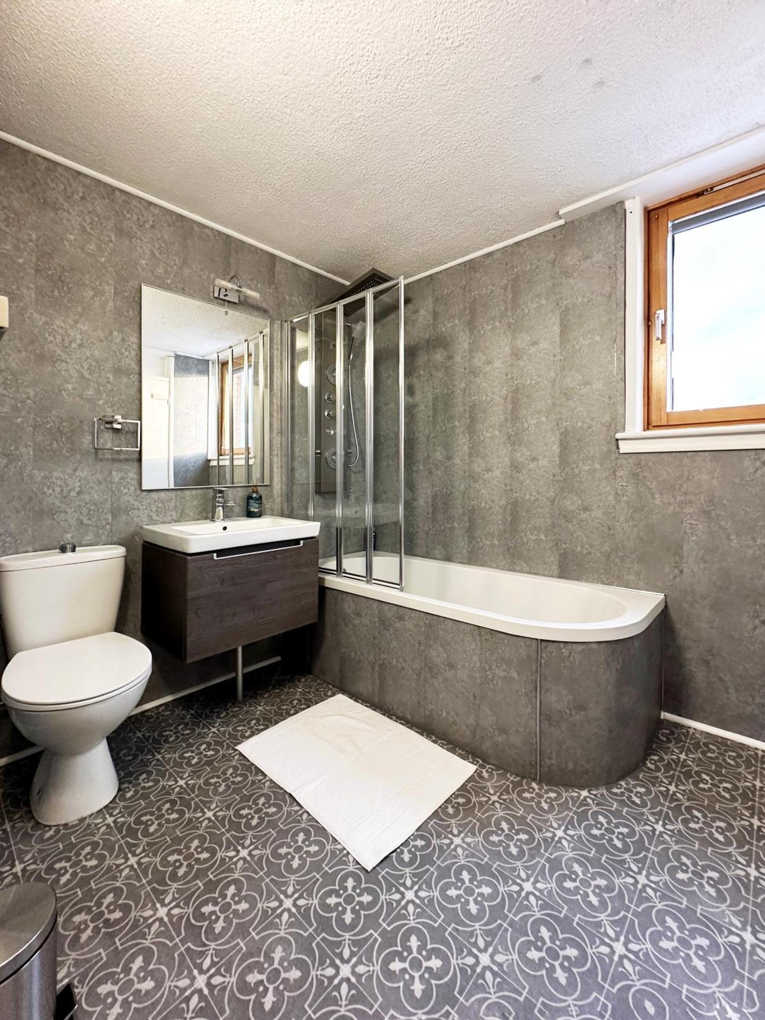 Aria's Place In Chelsea - 2 King Size Bed, 1 Double Bed Londra