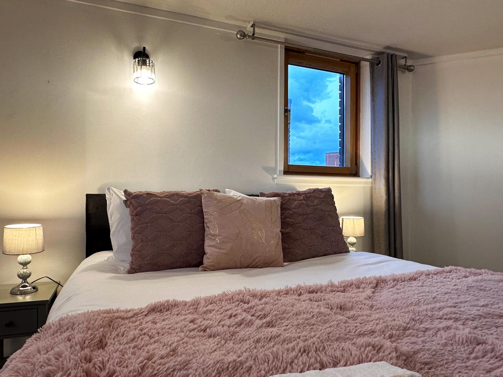 Aria's Place In Chelsea - 2 King Size Bed, 1 Double Bed Appartamento