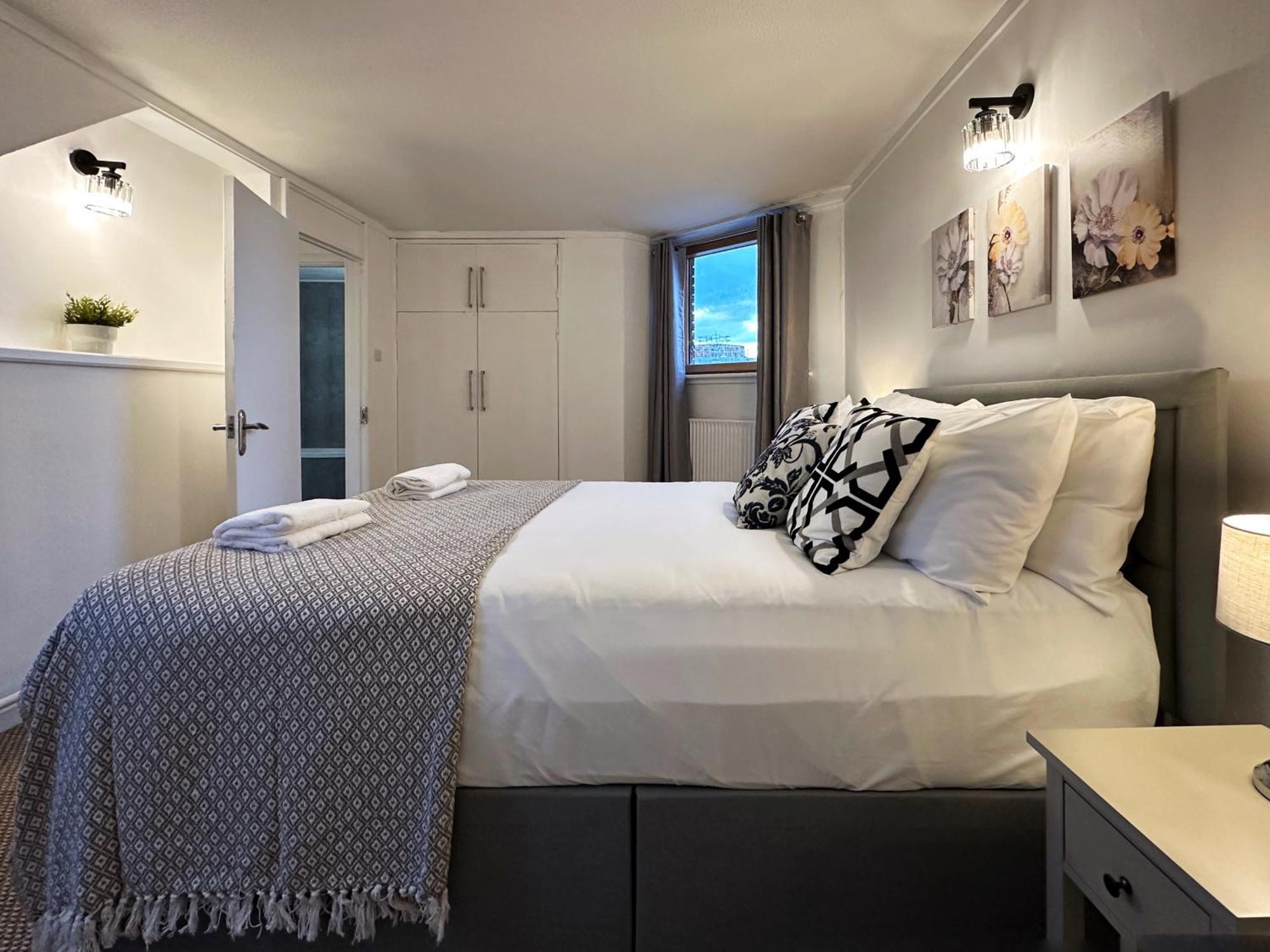 Aria's Place In Chelsea - 2 King Size Bed, 1 Double Bed Appartamento
